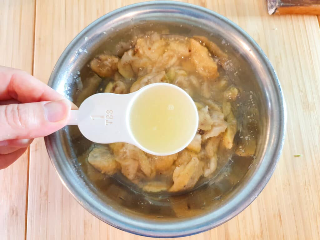 Adding lime juice to feijoa flesh.